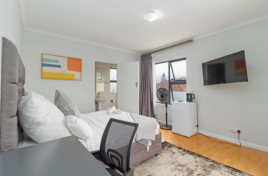 8 Bedroom Property for Sale in Milnerton Ridge Western Cape